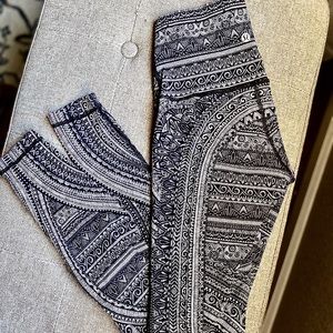 Lululemon Wunder Unders Tribal sz 6
